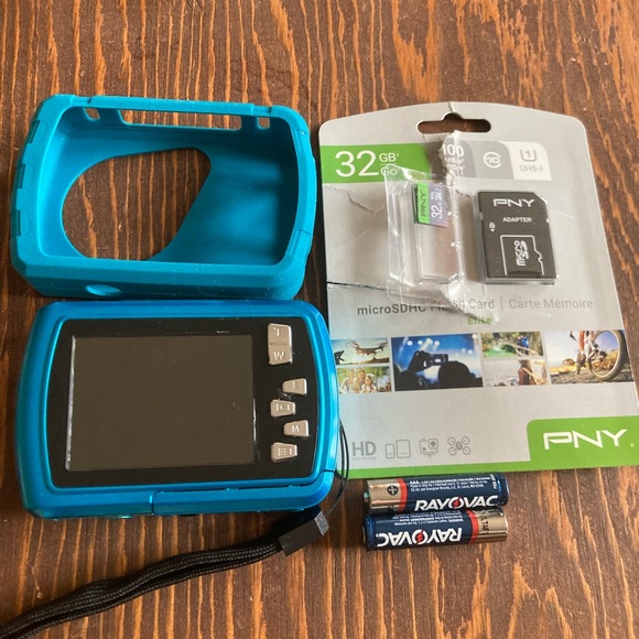 Waterproof Digital Polaroid Camera - Picture 2 of 3